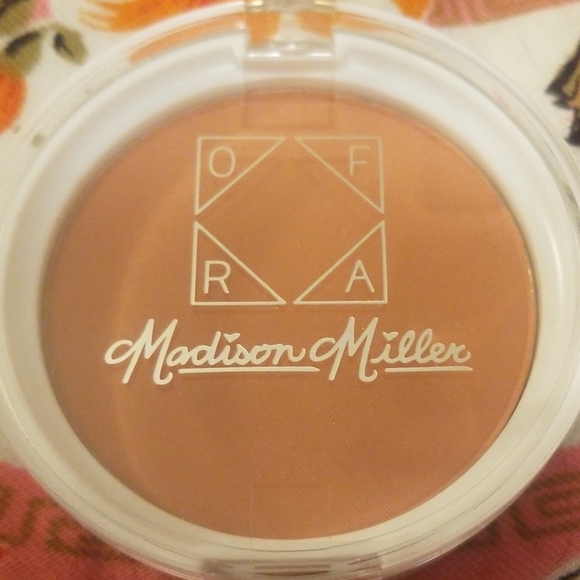 Blush - Picture 3 of 3